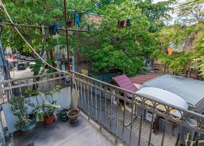 2Br Apartment In The Heart Of Old Tbilisi