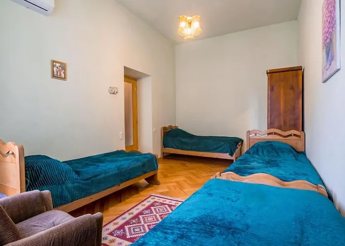 2Br Apartment In The Heart Of Old Tbilisi