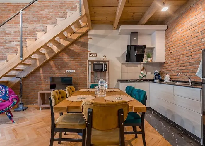 2Br Apartment In The Heart Of Old Tbilisi