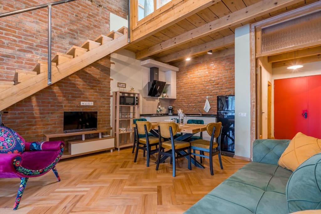 Апартаменты 2br In The Heart Of Old *